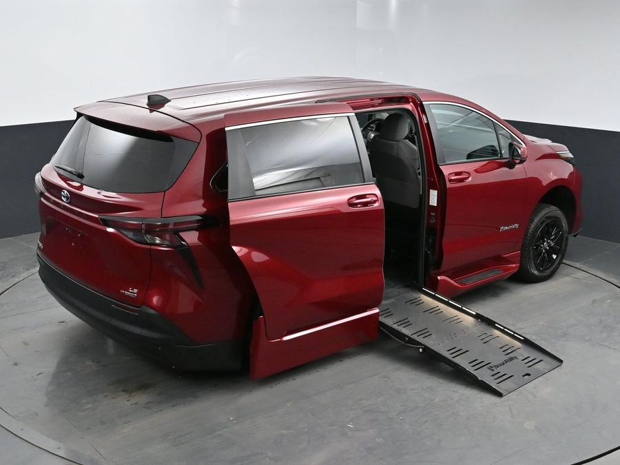 Used 2023 Toyota Sienna Hybrid LE - BraunAbility Side Entry Entry Fold Out Automatic Ramp