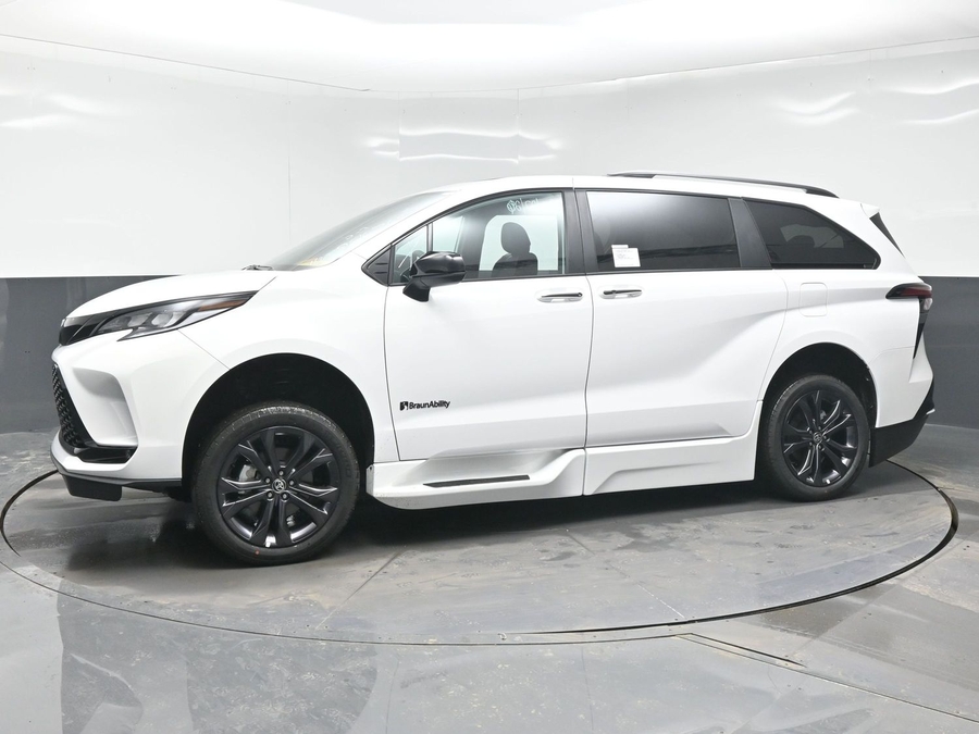 New 2025 Toyota Sienna Hybrid XSE Sport - BraunAbility Side Entry Entry Fold Out Automatic Ramp