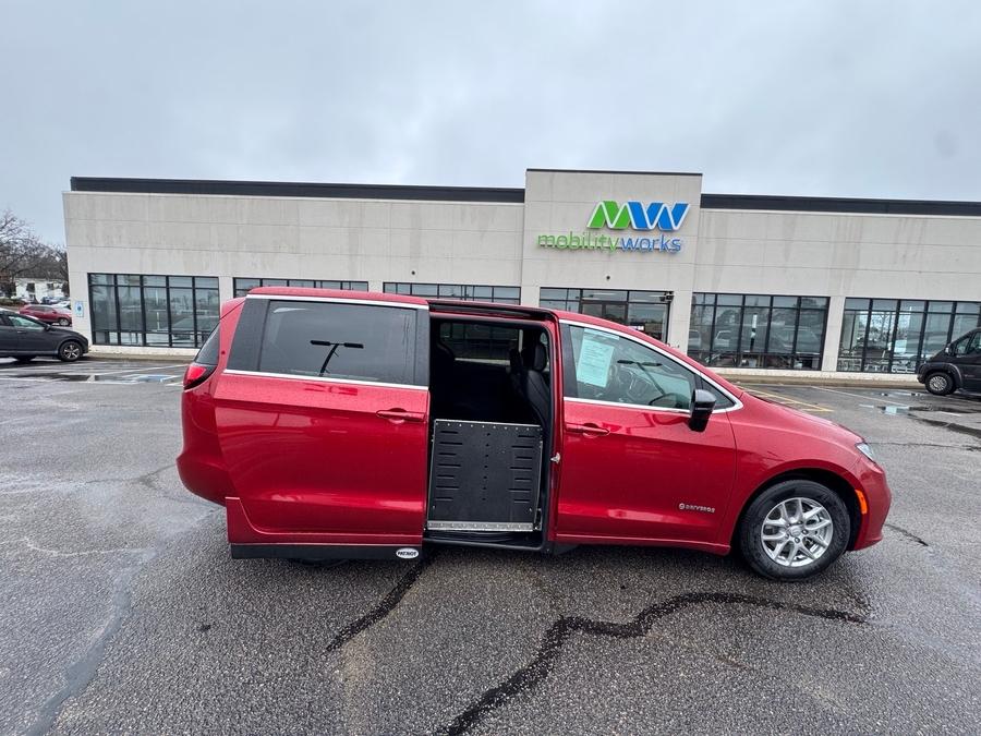 Red Chrysler Pacifica image number 7
