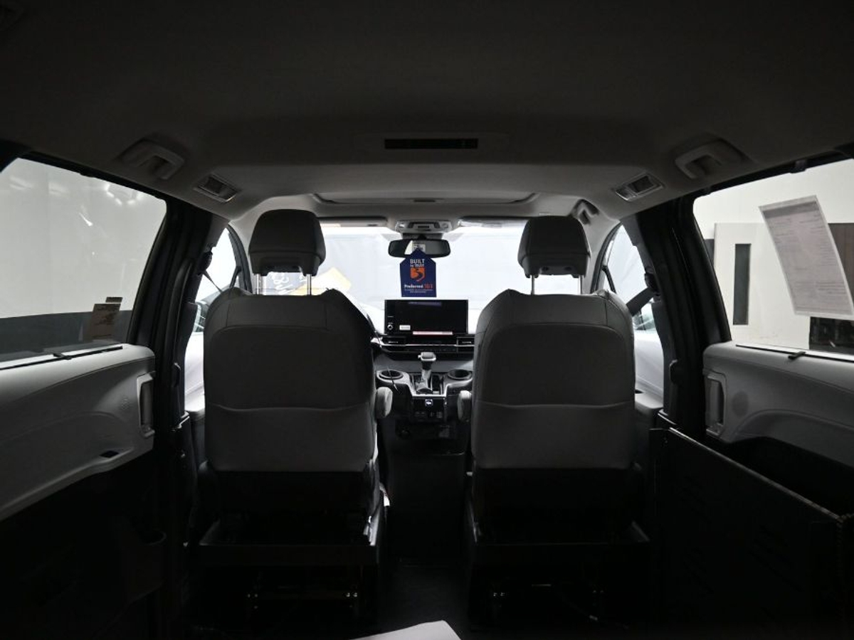 2025 TOYOTA SIENNA - Image 15