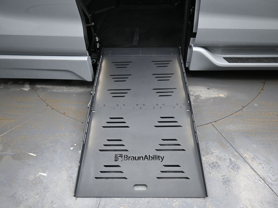 New 2026 Toyota Sienna Hybrid XSE Sport - BraunAbility Side Entry Entry Fold Out Automatic Ramp