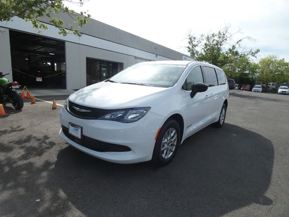 2024 CHRYSLER VOYAGER - Image 3