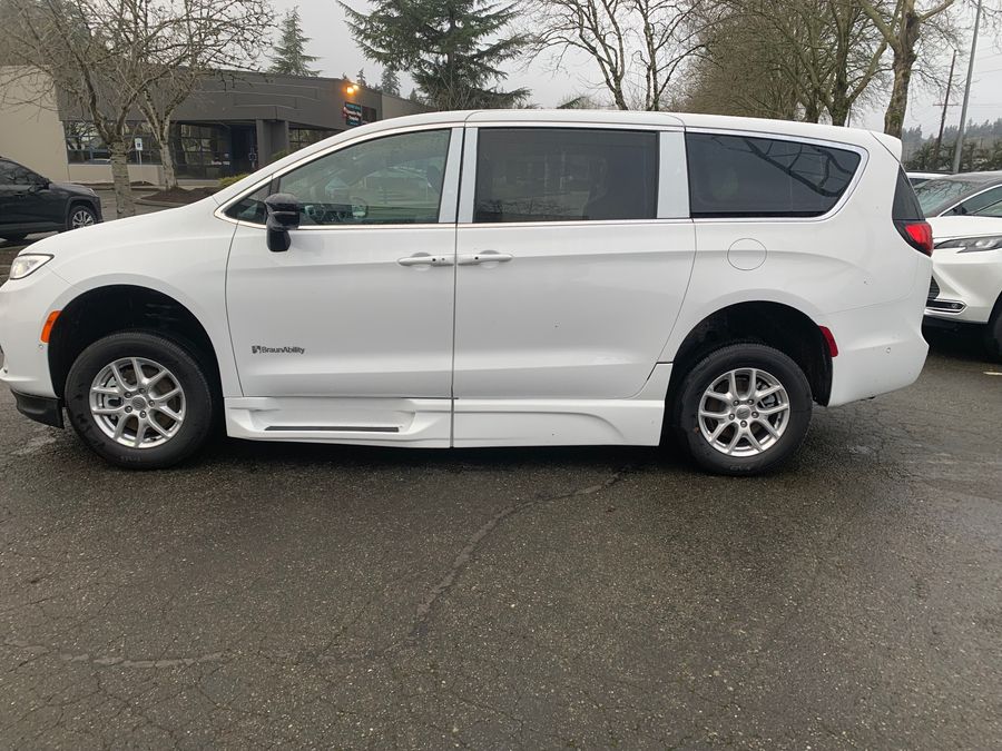 Used 2025 Chrysler Pacifica Select Safety - BraunAbility Side Entry Fold Out Automatic Ramp