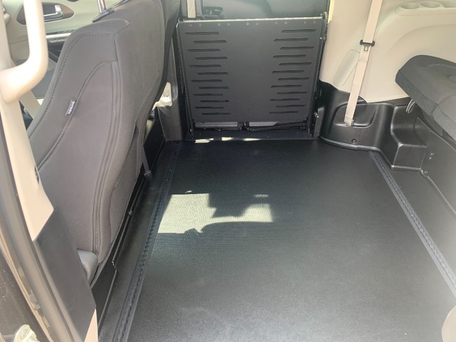 Grey Chrysler Voyager image number 2