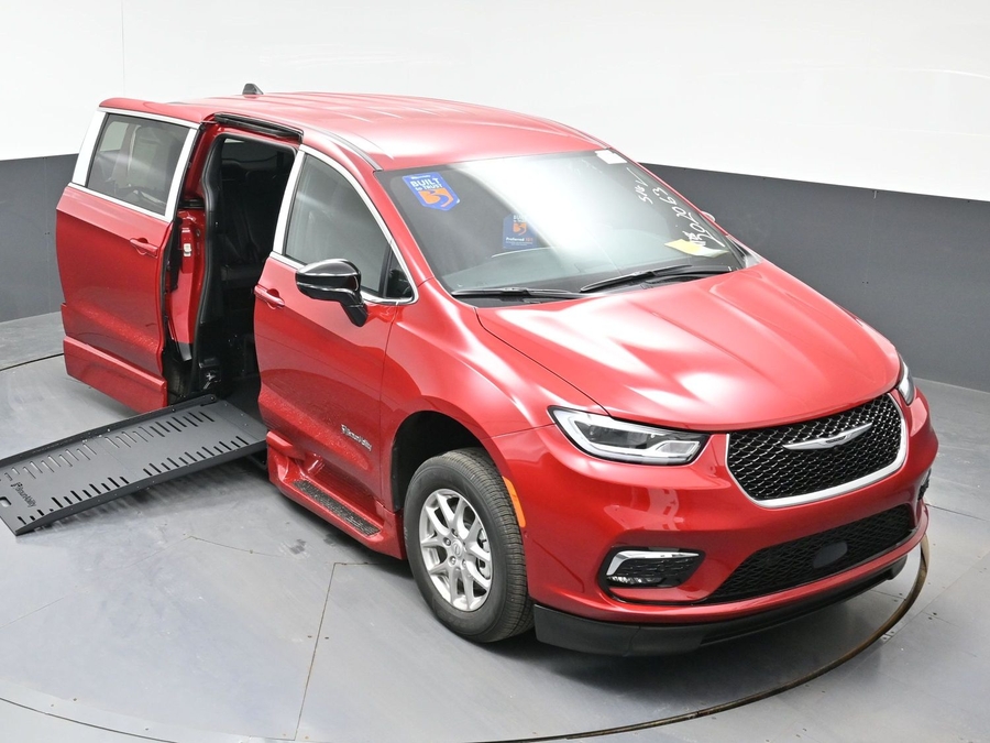 Red Chrysler Pacifica image number 19