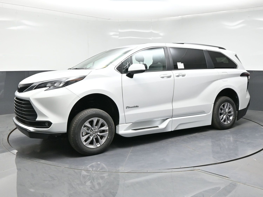 New 2026 Toyota Sienna Hybrid XLE Add - BraunAbility Side Entry Entry Fold Out Automatic Ramp