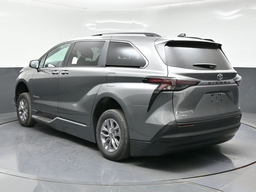 New 2026 Toyota Sienna Hybrid XLE Add - BraunAbility Side Entry Fold Out Automatic Ramp