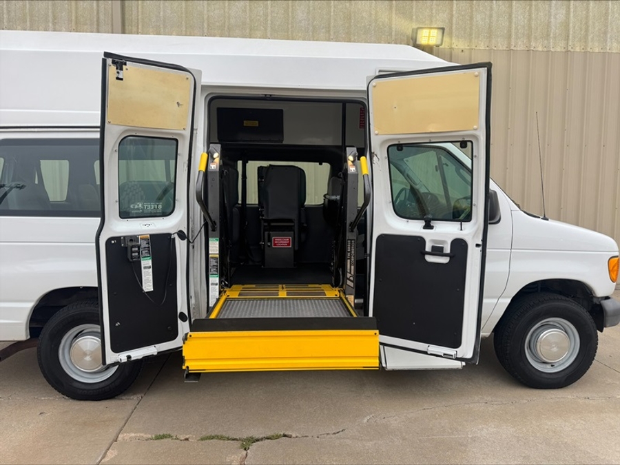 Used 2006 Ford E-Series E-350 SD - OTH Side Entry Lift Automatic Ramp