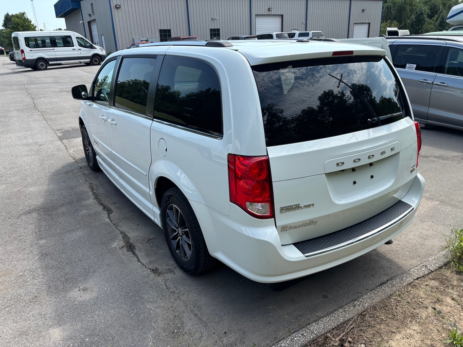 Used 2017 Dodge Grand Caravan SXT - BraunAbility Side Entry Fold Out Automatic Ramp