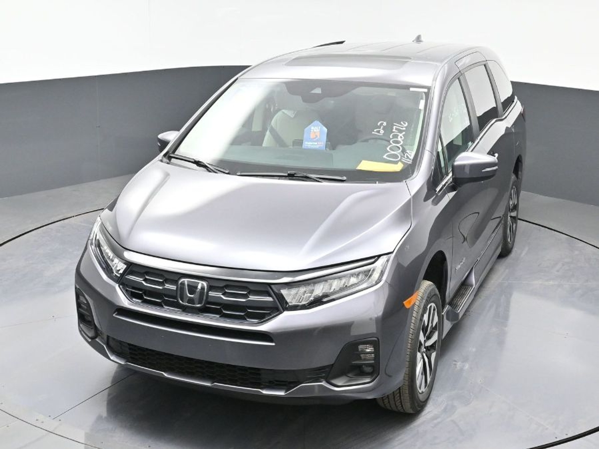 Grey Honda Odyssey image number 23