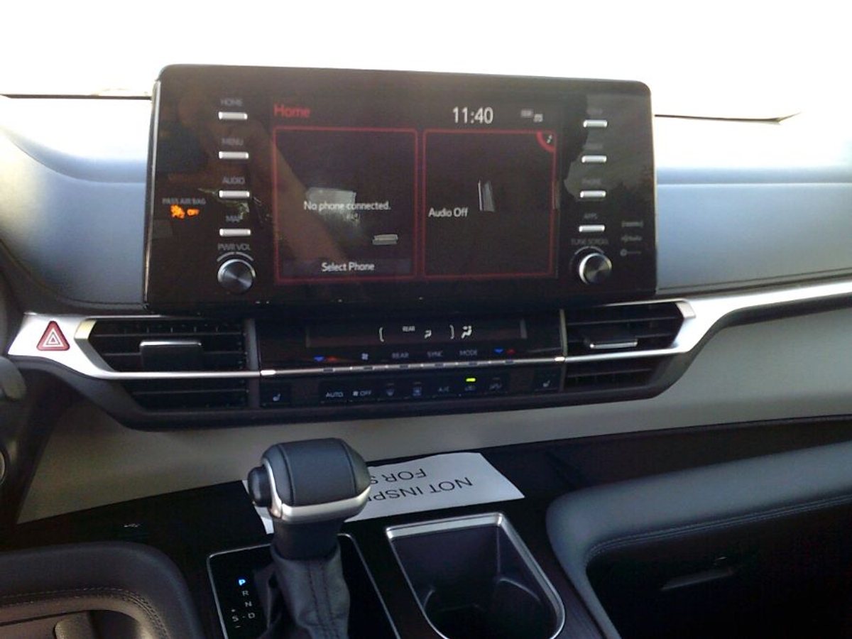 2024 TOYOTA SIENNA - Image 11