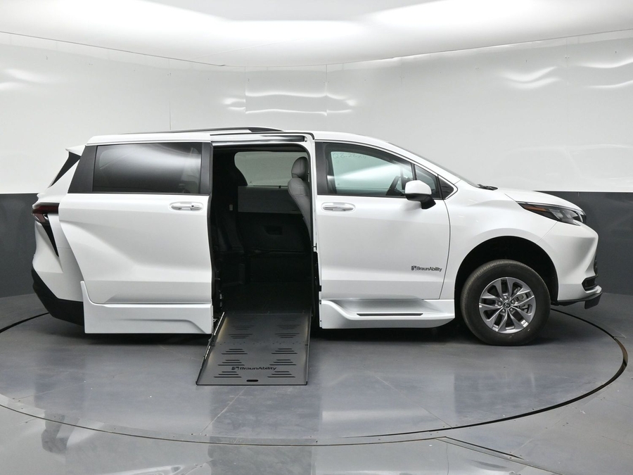 2026 Toyota Sienna XLE - Photo 26