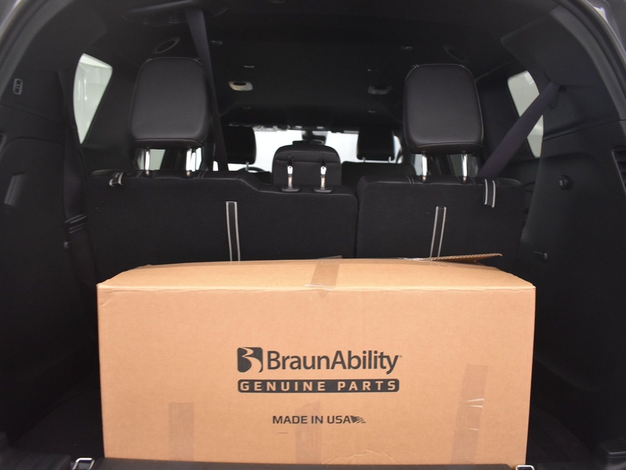 New 2025 Chrysler Pacifica Select Safety - BraunAbility Side Entry Entry Fold Out Automatic Ramp