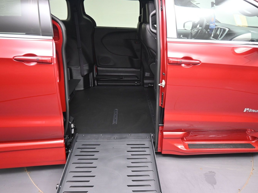 New 2026 Chrysler Voyager LX - BraunAbility Side Entry Fold Out Automatic Ramp