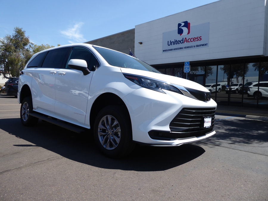 New 2026 Toyota Sienna Hybrid LE w swivel 2nd row - Vantage Mobility Commercial Rear Entry Fold Out Manual Ramp