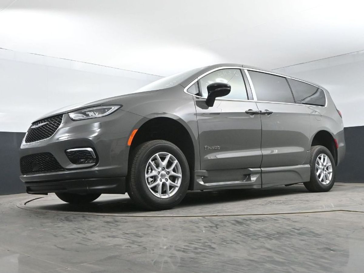 Grey Chrysler Pacifica image number 9