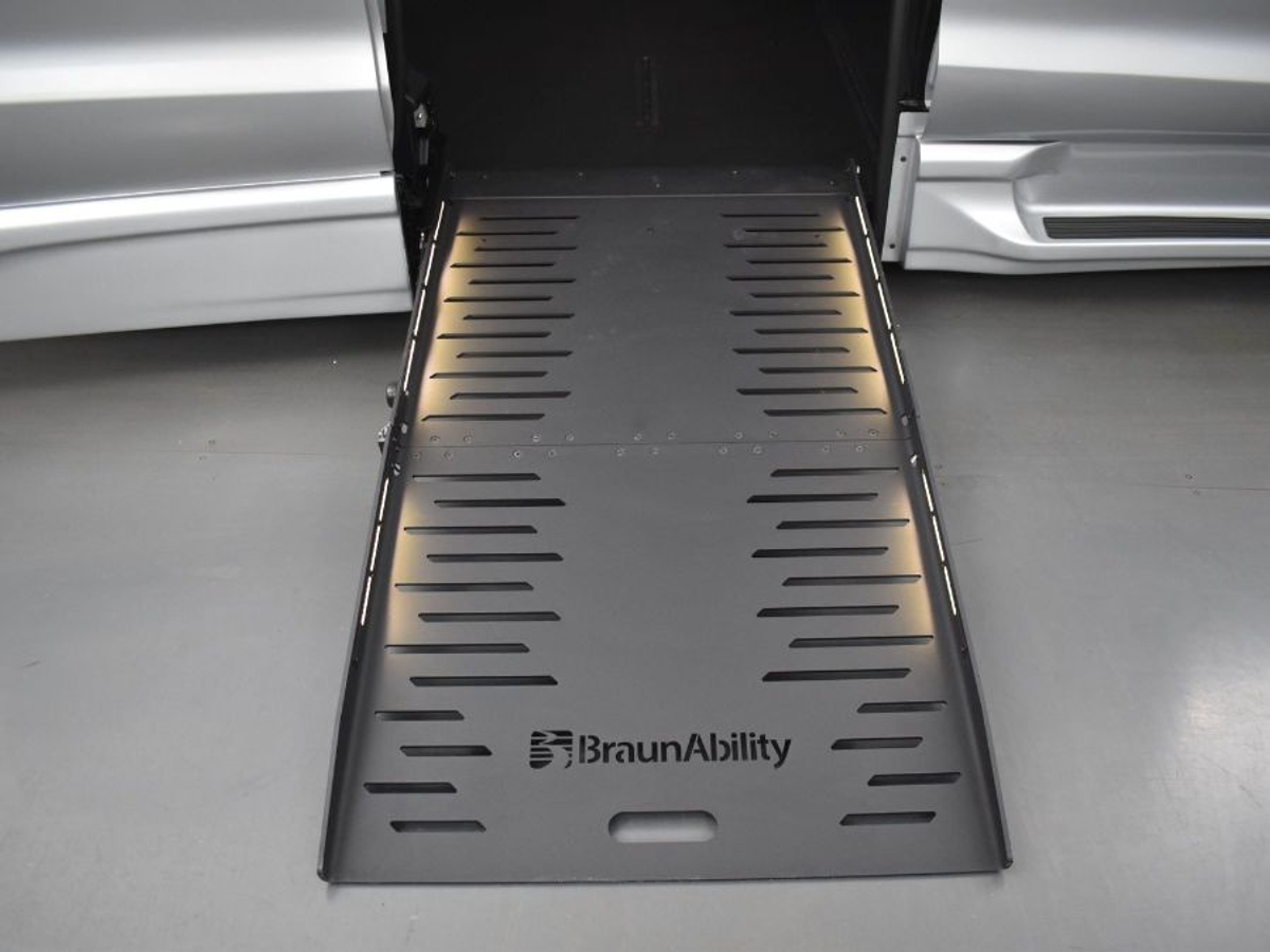 2023 CHRYSLER VOYAGER - Image 4