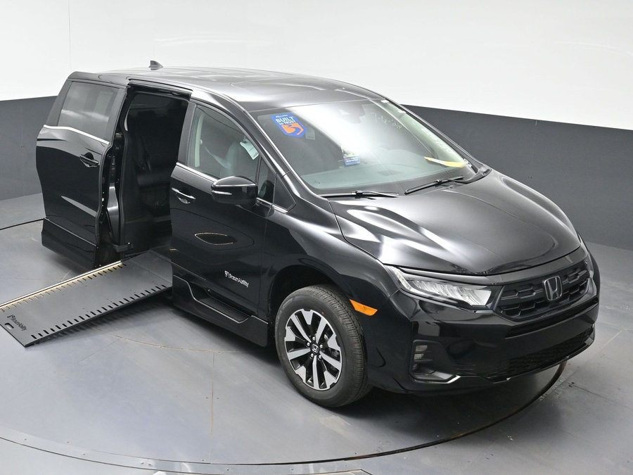 Black Honda Odyssey image number 20