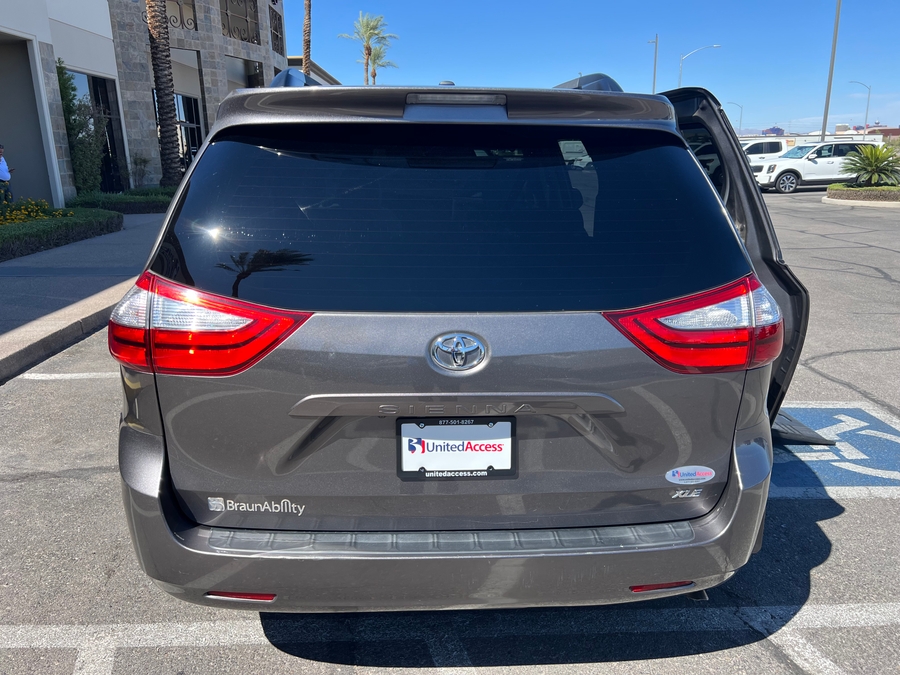 Used 2016 Toyota Sienna XLE Base - BraunAbility Side Entry Entry Fold Out Automatic Ramp