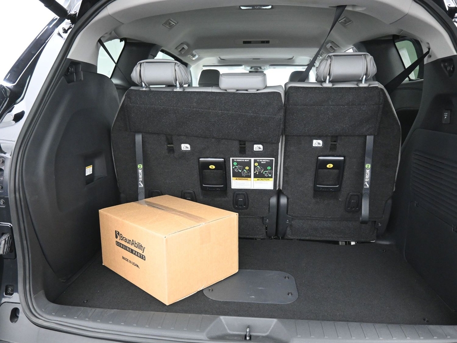 Black Toyota Sienna image number 13