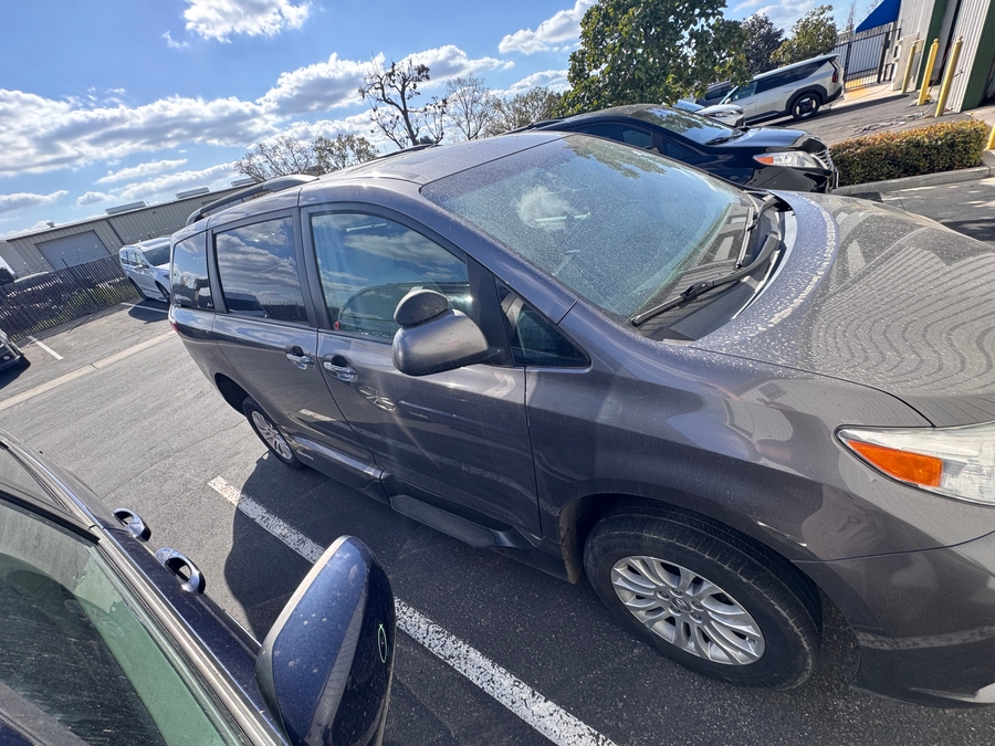 2017 TOYOTA SIENNA - Image 5