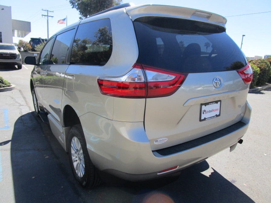 Used 2015 Toyota Sienna XLE - VMI Side Entry Entry In Floor Automatic Ramp