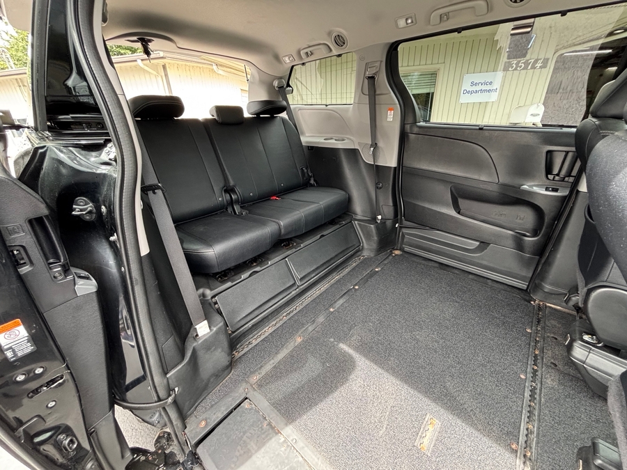 Used 2016 Toyota Sienna SE - BraunAbility Side Entry In Floor Automatic Ramp