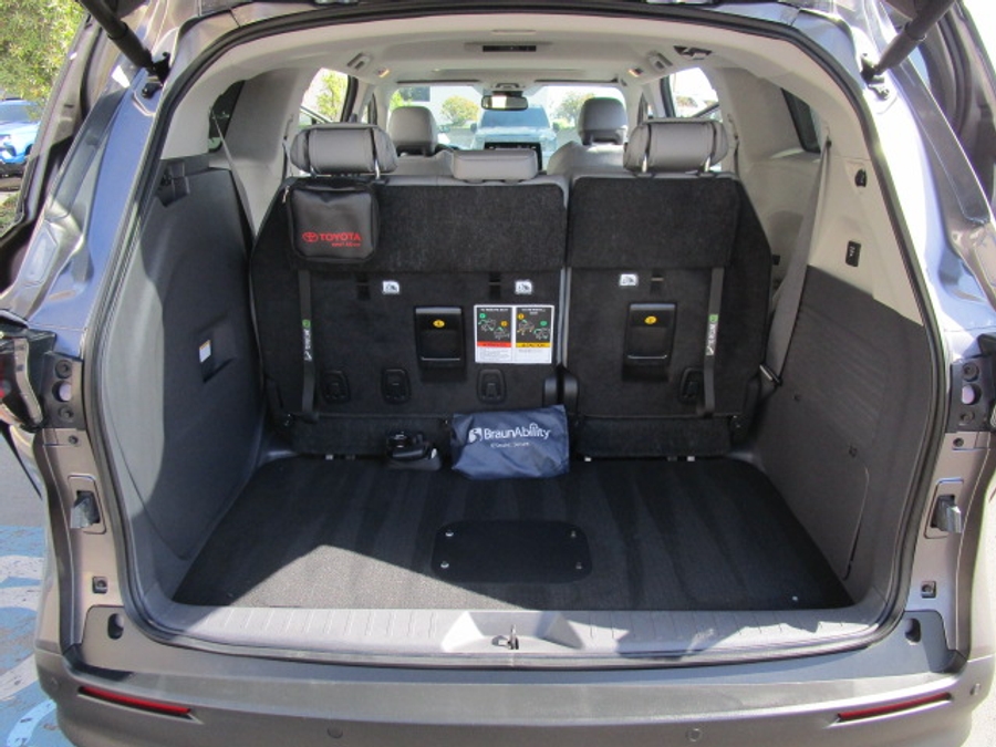 Used 2024 Toyota Sienna Hybrid XLE - BraunAbility Side Entry Entry In Floor Automatic Ramp