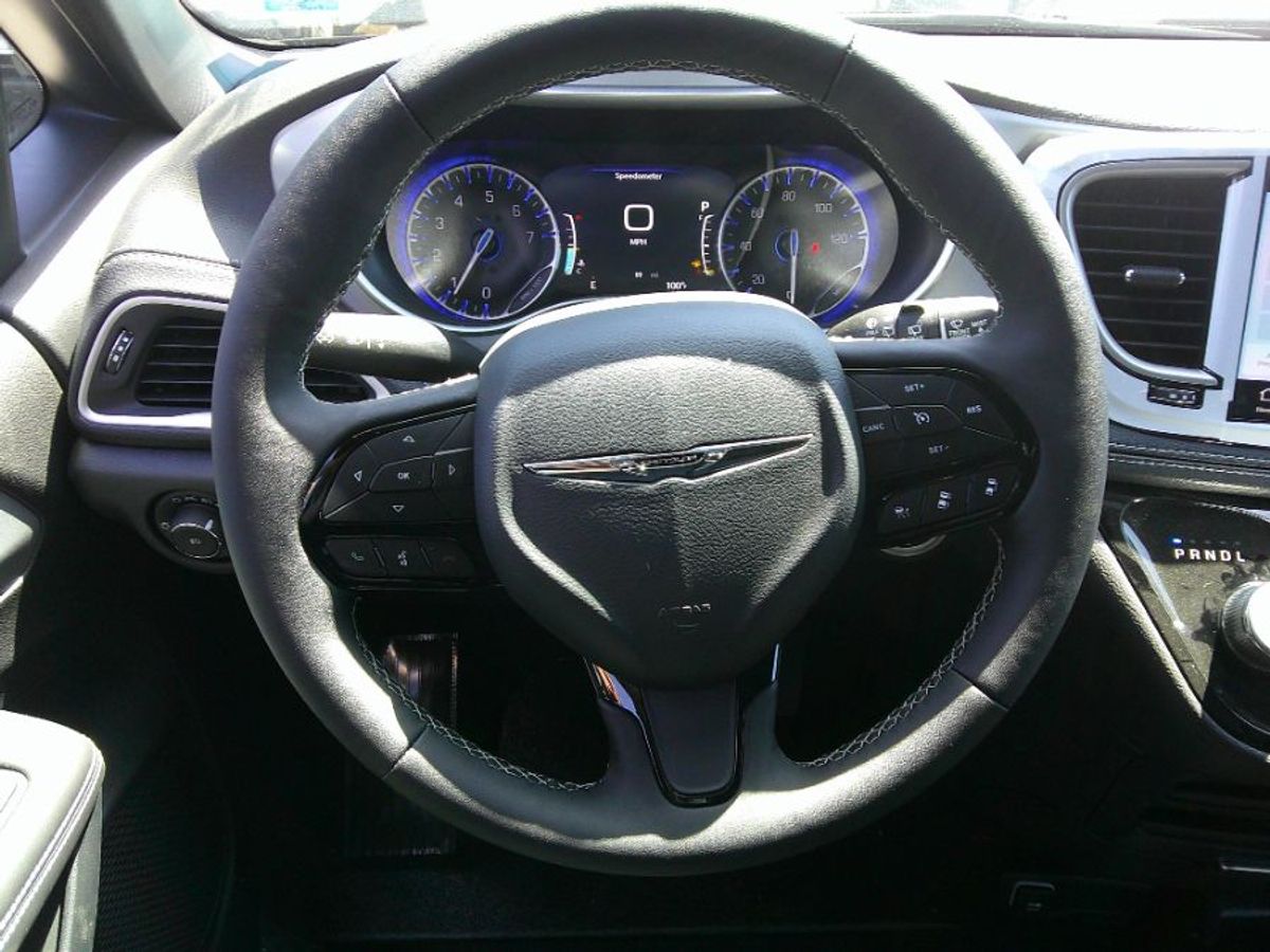 Chrysler Pacifica gris imagen numero 11