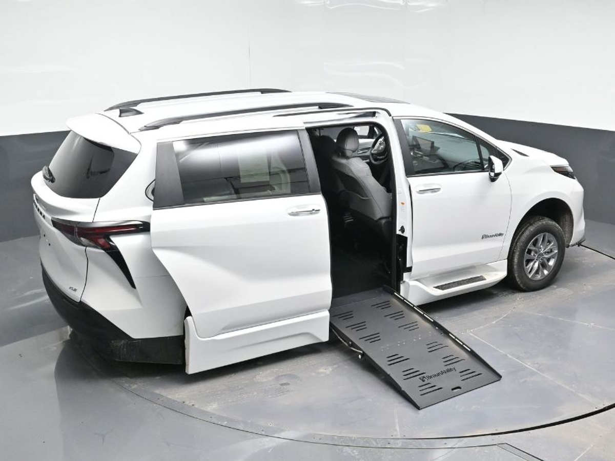 2025 TOYOTA SIENNA - Image 14