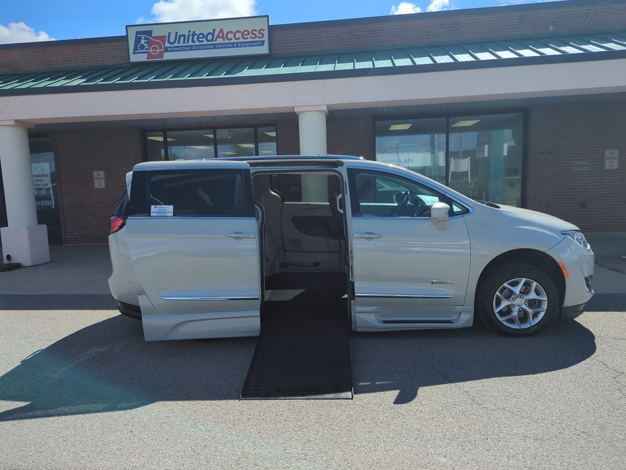 Used 2020 Chrysler Pacifica Touring L Plus - BraunAbility Side Entry In Floor Automatic Ramp