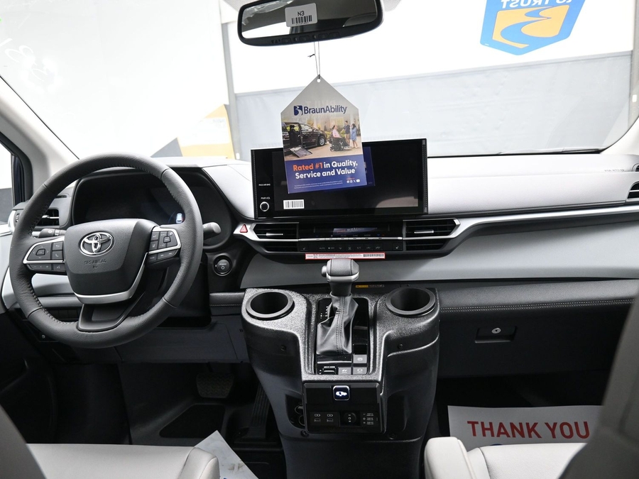 Blue Toyota Sienna image number 12