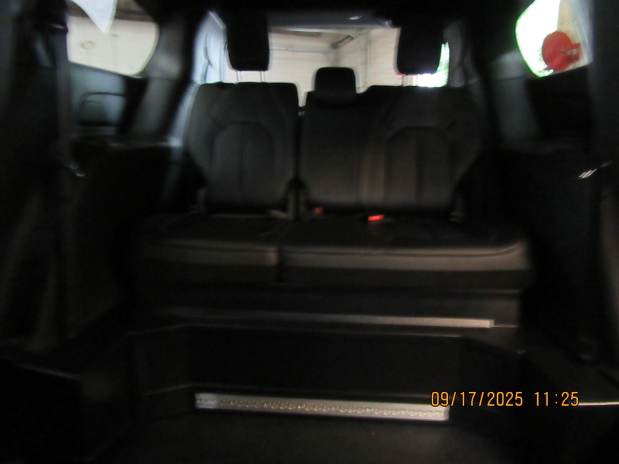 2027 Chrysler Pacifica Select - Photo 10