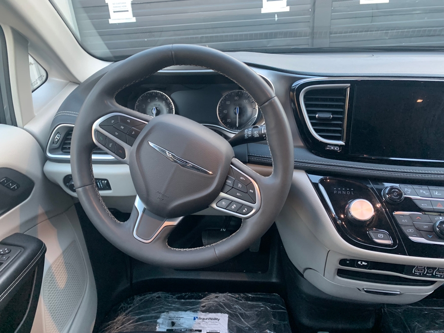 Used 2023 Chrysler Pacifica Touring L Safety - BraunAbility Side Entry In Floor Automatic Ramp