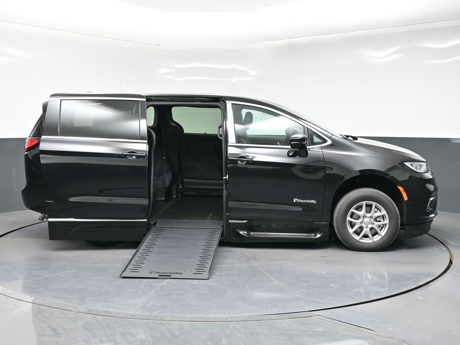 2026 Chrysler Pacifica's photo