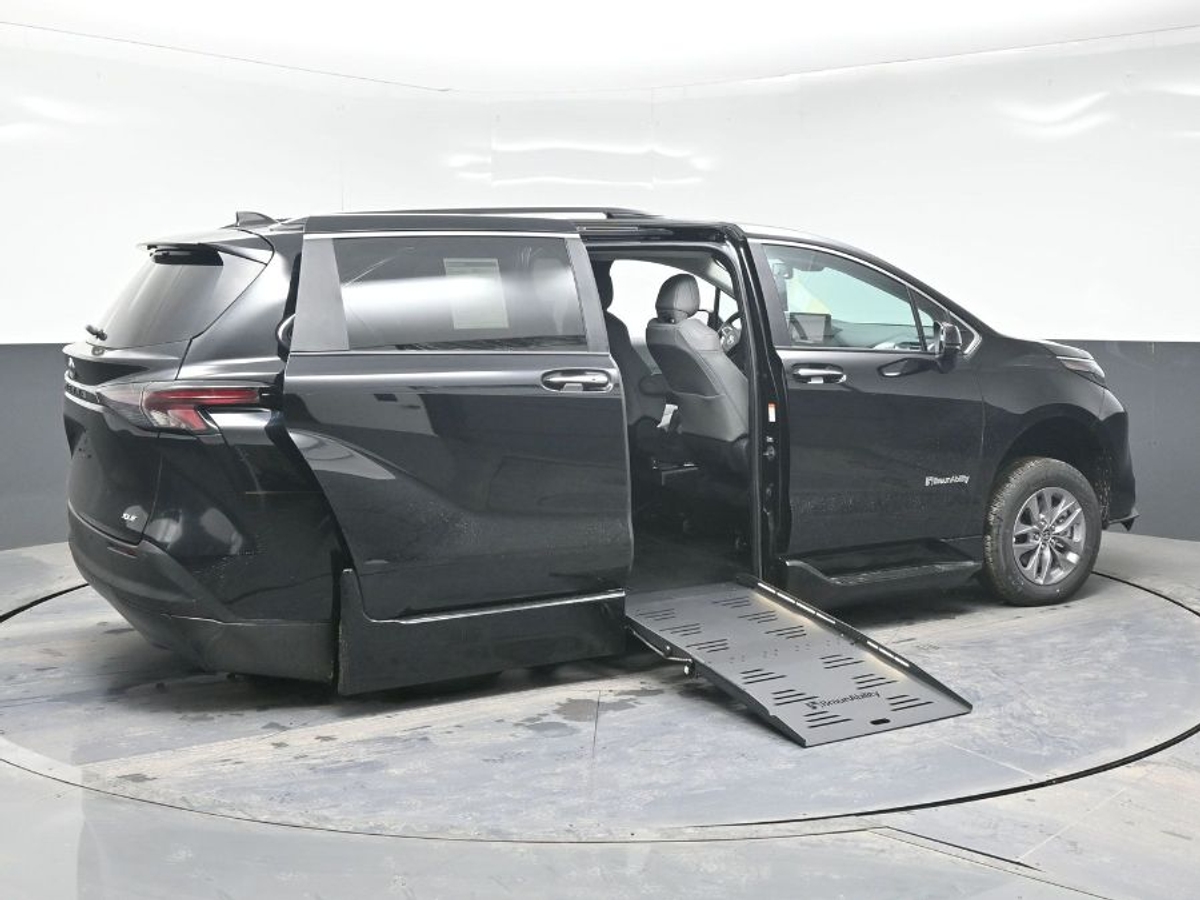 2025 TOYOTA SIENNA - Image 7
