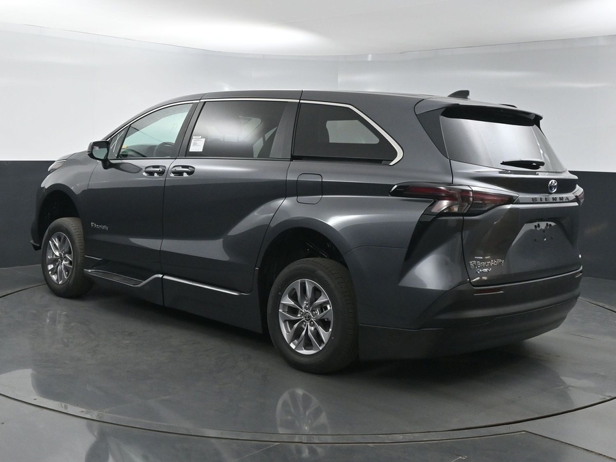 New 2025 Toyota Sienna Hybrid LE - BraunAbility Side Entry Entry Fold Out Automatic Ramp