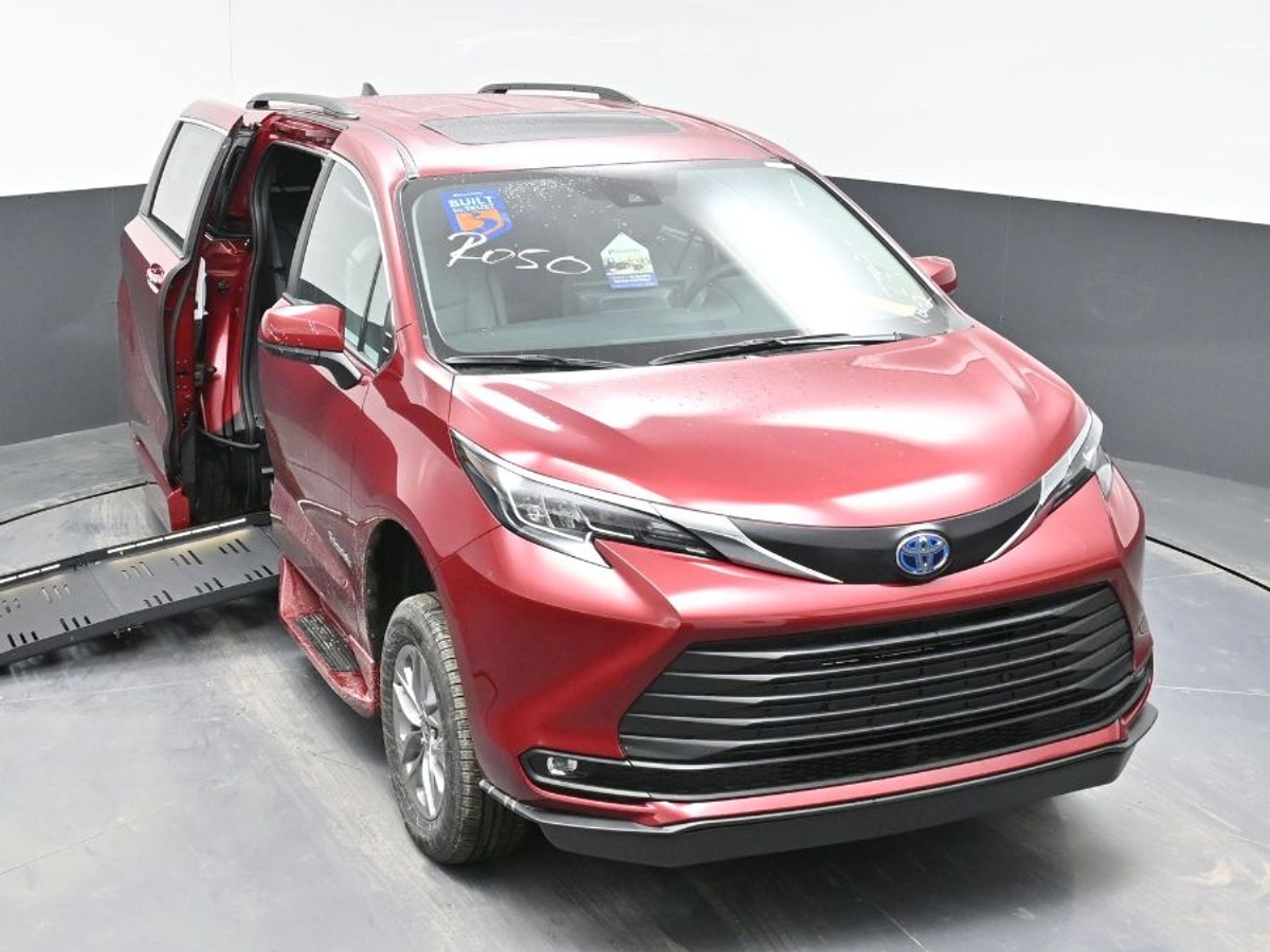 2025 TOYOTA SIENNA - Image 23