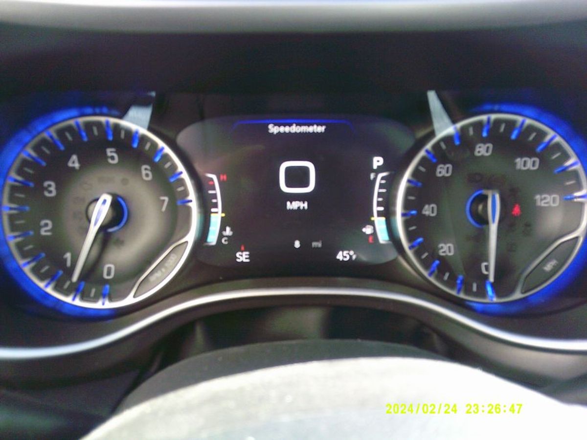 Grey Chrysler Pacifica image number 10