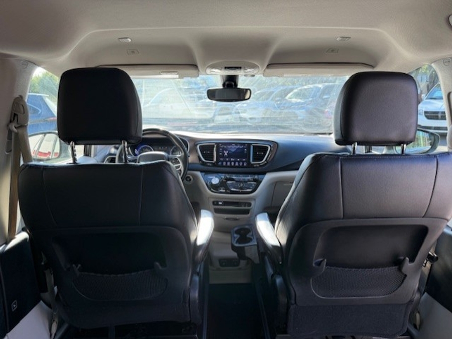 Used 2018 Chrysler Pacifica Touring L - BraunAbility Side Entry Entry Fold Out Automatic Ramp