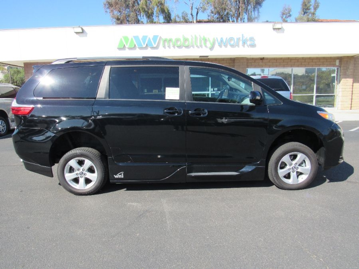 2019 TOYOTA SIENNA - Image 5