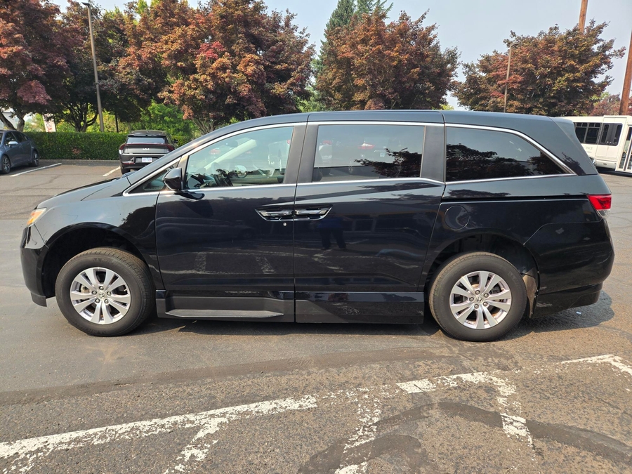 Used 2015 Honda Odyssey EX - BraunAbility Side Entry In Floor Automatic Ramp