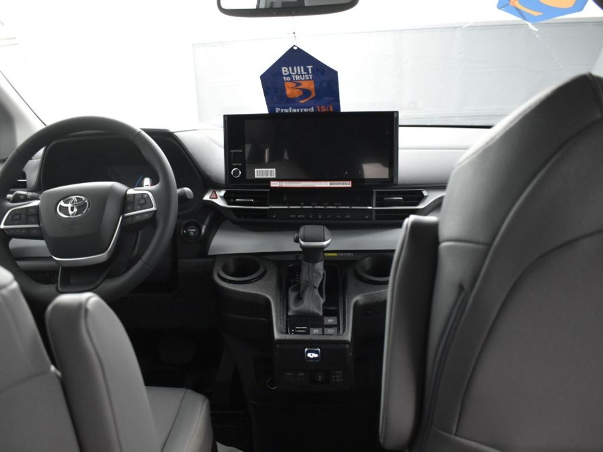 2025 TOYOTA SIENNA - Image 13