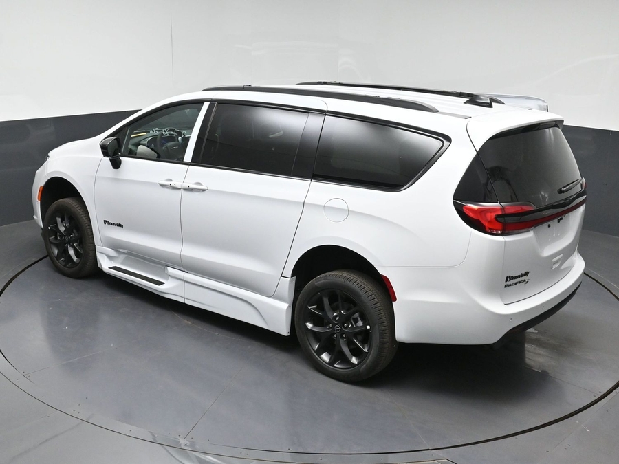 New 2026 Chrysler Pacifica Select Sport - BraunAbility Side Entry Fold Out Automatic Ramp