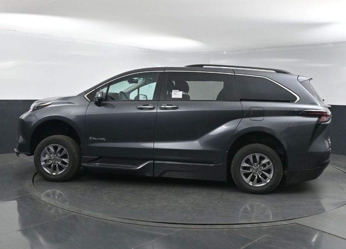 2025 TOYOTA SIENNA - Image 5