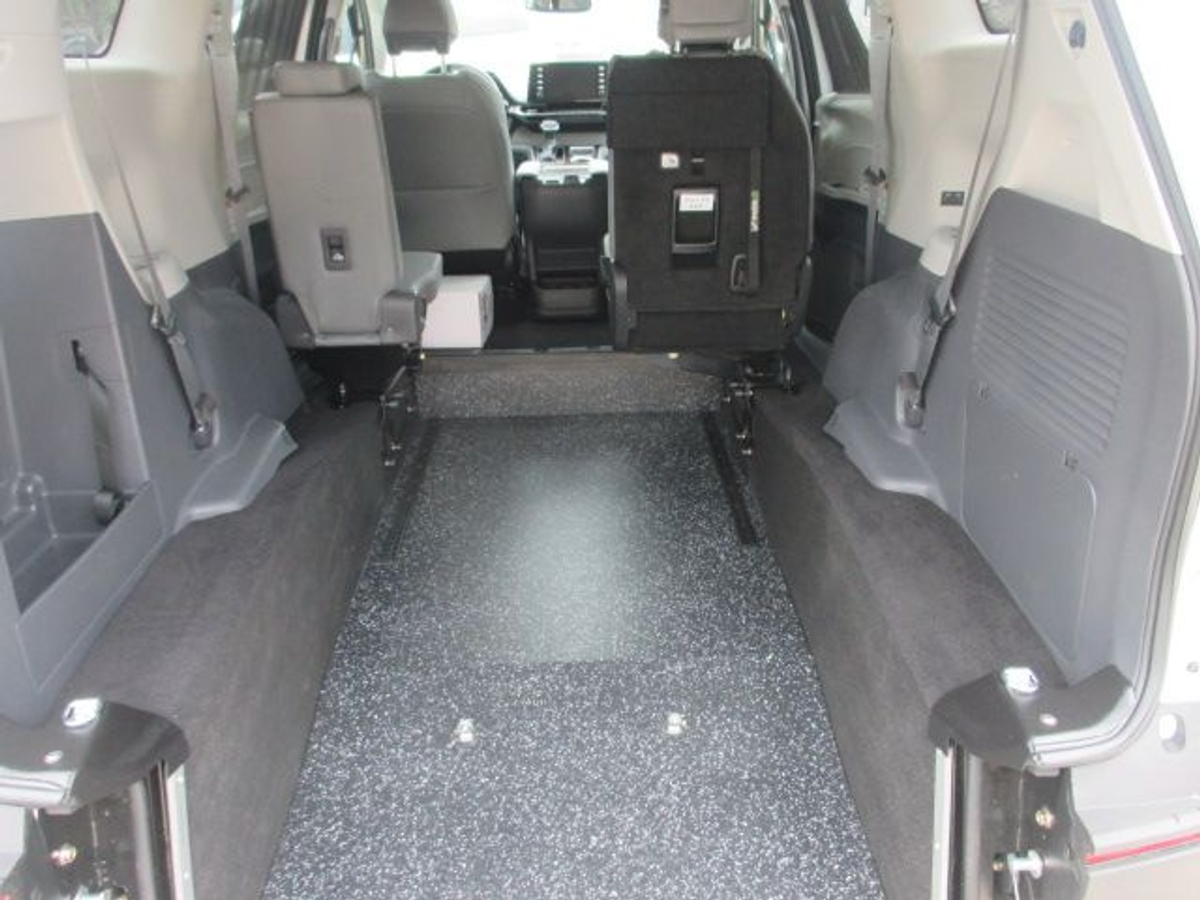 2023 TOYOTA SIENNA - Image 6