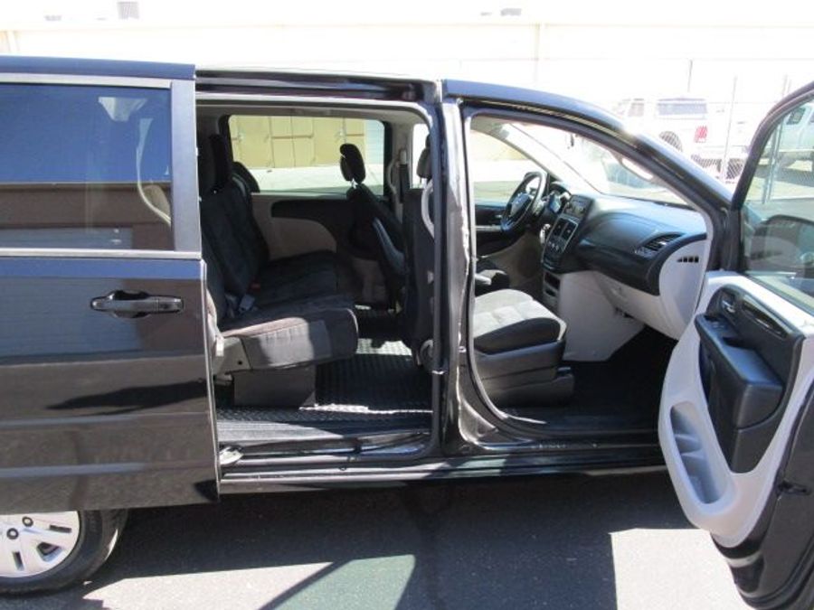 Used 2014 Dodge Grand Caravan American Value Package - Freedom Rear Entry Entry Fold Out Manual Ramp