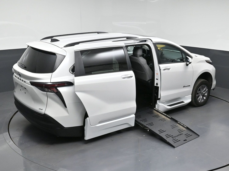2026 Toyota Sienna XLE - Photo 21