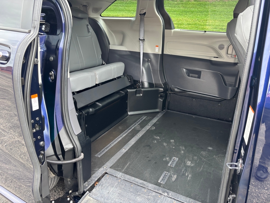 Used 2023 Toyota Sienna Hybrid XLE - BraunAbility Side Entry In Floor Automatic Ramp