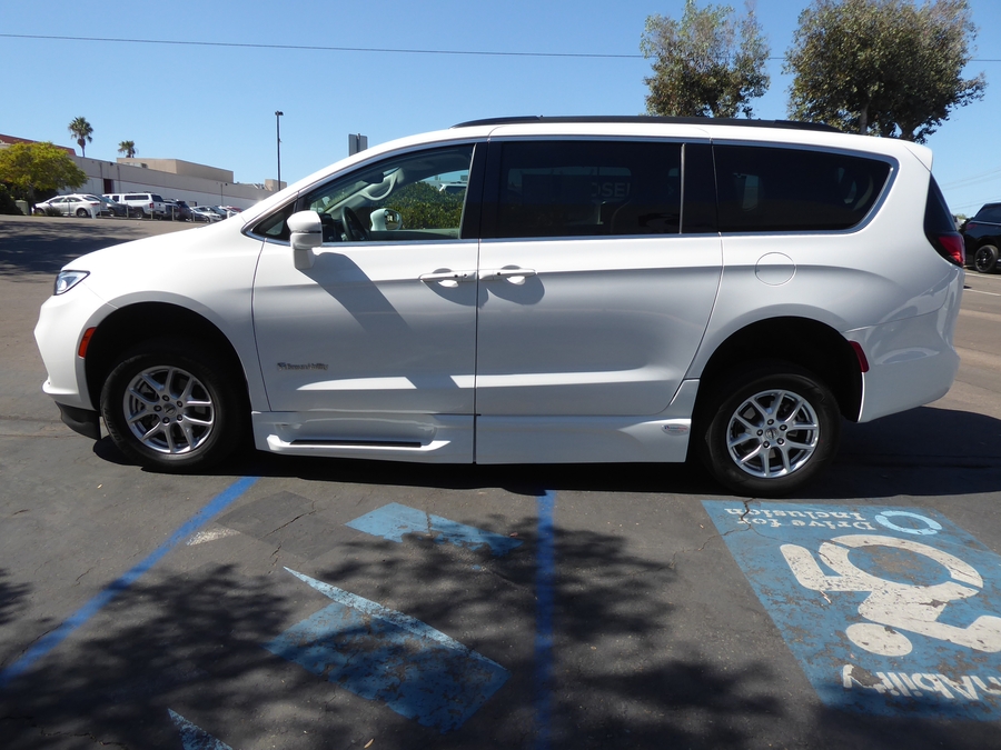 Used 2022 Chrysler Pacifica Touring L - BraunAbility Side Entry Fold Out Automatic Ramp